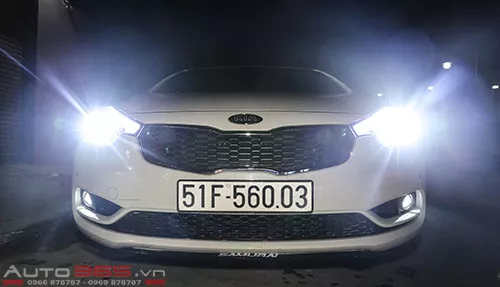 Kia K3 Trắng nâng cấp bi xenon - gi gầm Taiwan - Mắt quỷ 7 màu